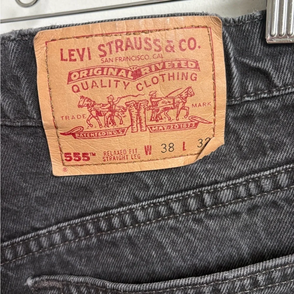 Vintage Levi’s 555 Relaxed Fit Straight Leg Jeans Black Denim Made in USA 38X32